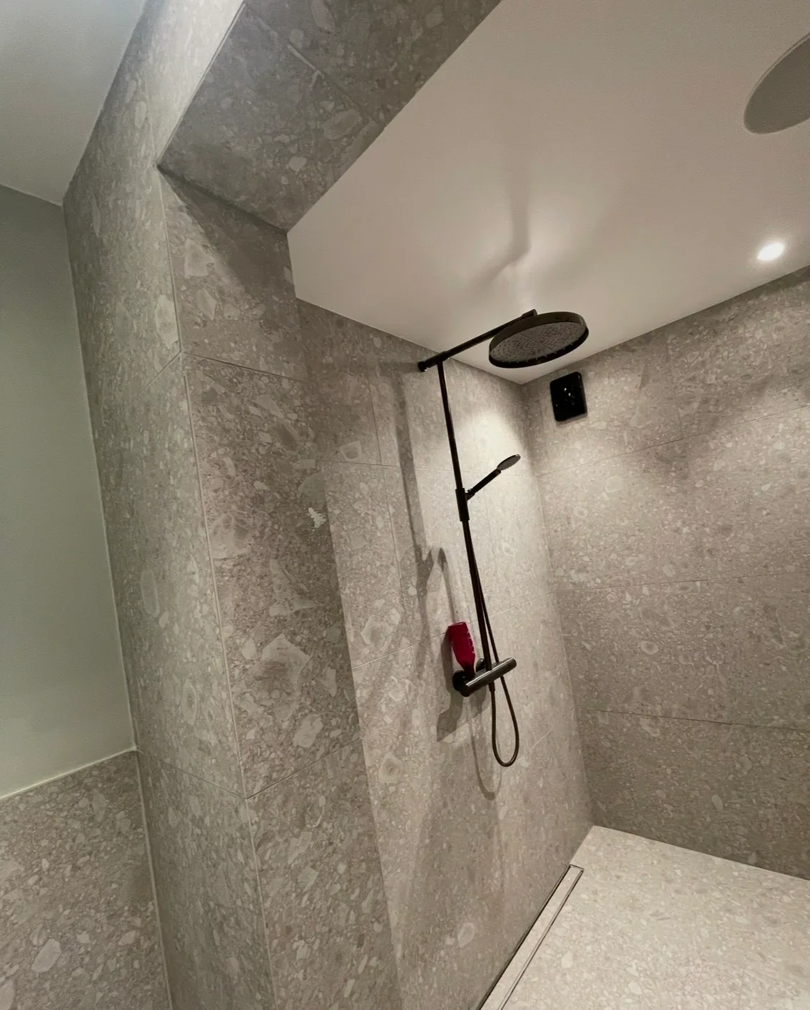 Modern concrete shower with rainfall showerhead design