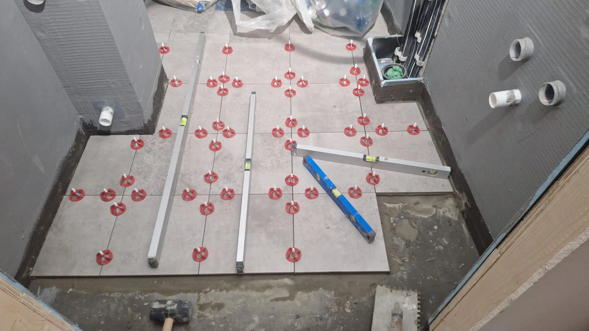 Floor leveling system installation with spacers
